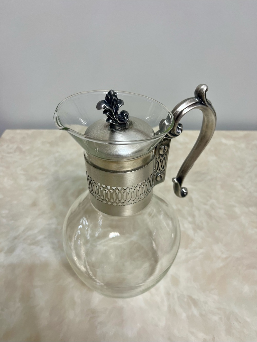 Gorgeous Vintage Silver Plate Carafe & Stand set (Corning & F B Rogers) - Picture 10 of 15
